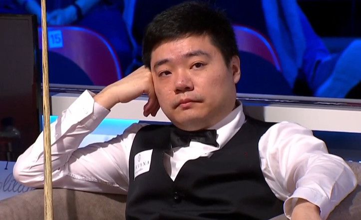 对方一听这话，顿时放下心来，开口道：你要是诚信想提这辆车，就给车行下十万块钱定金，收到定金我立刻把这辆车从展厅开到后面库房去，我其他同事也就不能卖了，下个月十五号你来提车，我到时候跟老板争取争取，让他再送你点东西。